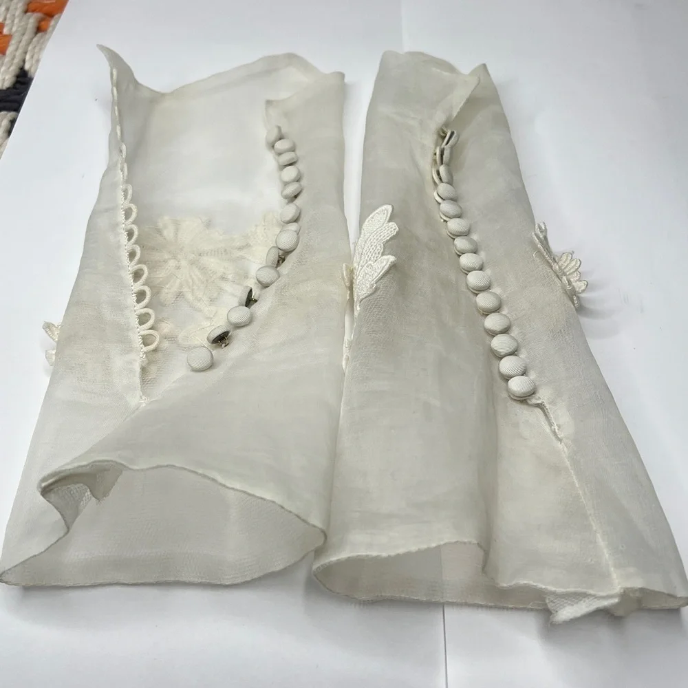 Vintage 1950s Wedding Sleeve Gloves Lace & Tulle Floral Appliqué 14 Buttons